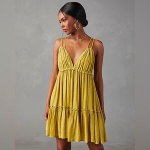 👉🏼LIKE NEW👈🏼 Chartreuse Green Bohemian Flowy Dress Size M